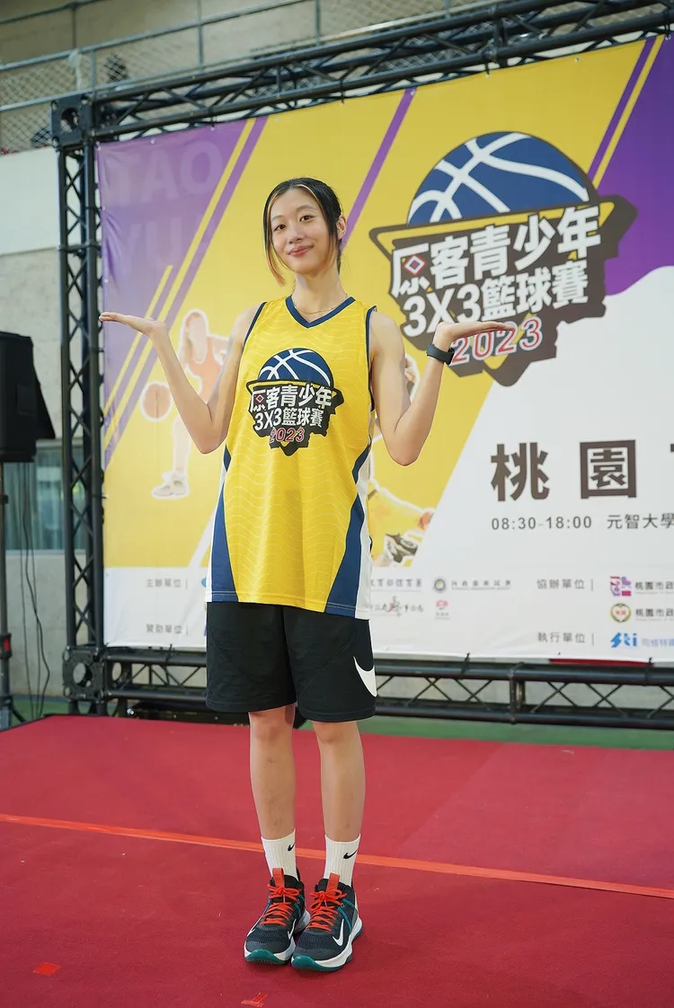 高倩怡手長腳長是籃球高手。經紀人提供