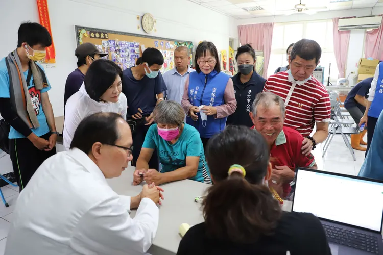 縣長張麗善呼籲民眾踴躍參與快篩。縣府提供