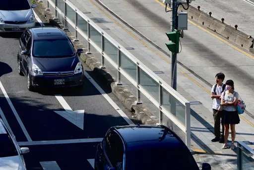 提高駕駛罰則成行車地獄!公總喊話:「同理心」過馬路不要低頭滑手機