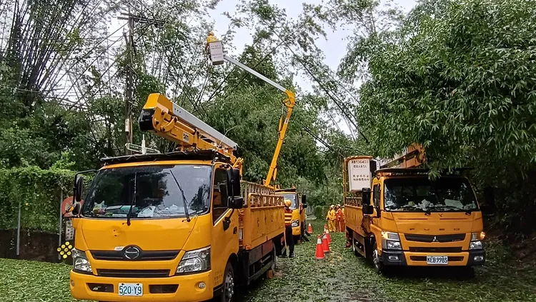 經搶修，下午4時剩8千戶停電中。台電提供