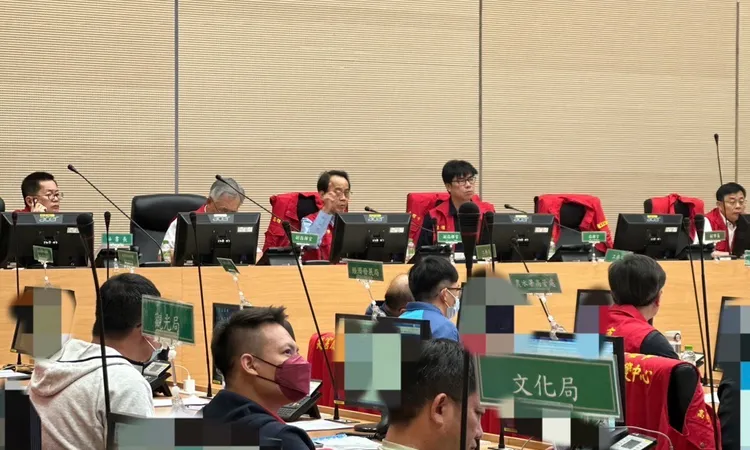 陳其邁今天凌晨二度主持災害應變會議。市府提供