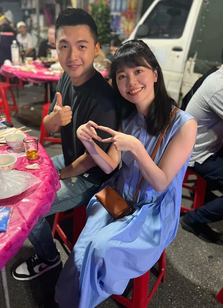 高嘉瑜在臉書PO出與張煥霖合照寫下「本該是議員的張煥霖，認真努力準備接棒，最後被國民黨阿姨犧牲的年輕人」，引發熱議。翻攝高嘉瑜臉書