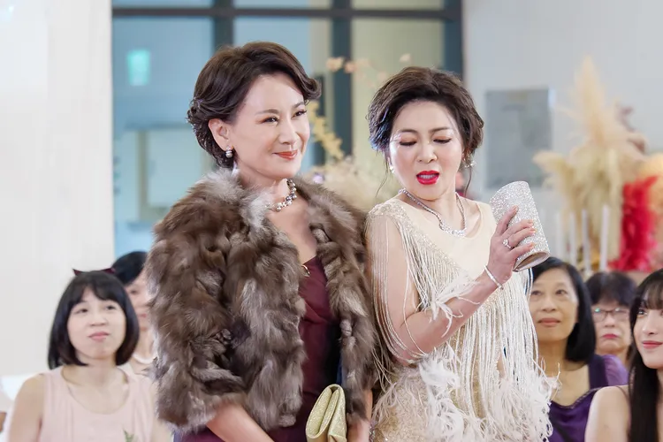 陳亞蘭（左）、王彩樺首集就鬥個不停。TVBS提供