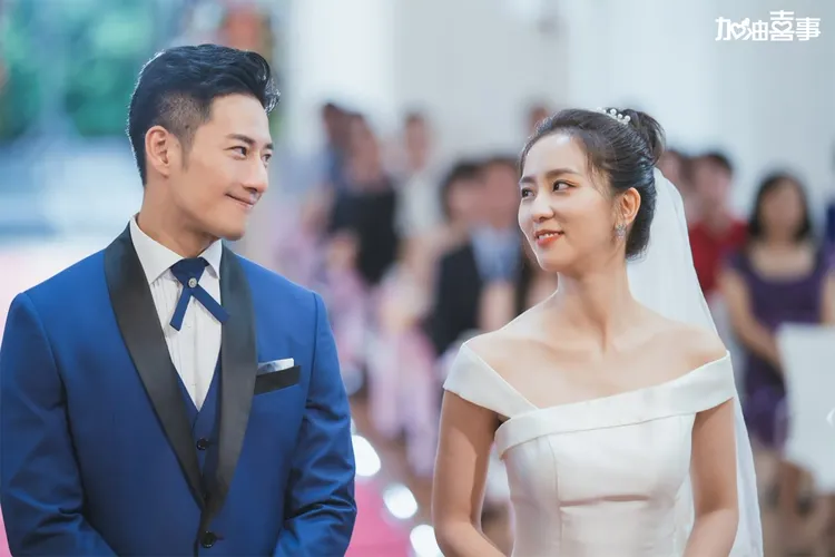 《加油喜事》開播以周曉涵（右）、周孝安婚禮揭開序幕。TVBS提供