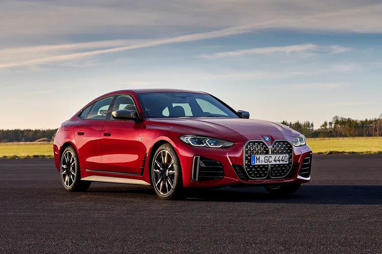 4系列全車系420i M Sport及430i M Sport車型皆搭載2.0升BMW TwinPower Turbo直列四缸汽油引擎。原廠照片