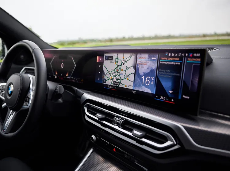 全新2024年式BMW 4系列全車系全面升級懸浮式曲面螢幕、智慧語音助理2.0以及全新世代BMW iDrive 8.0使用者互動介面。原廠照片