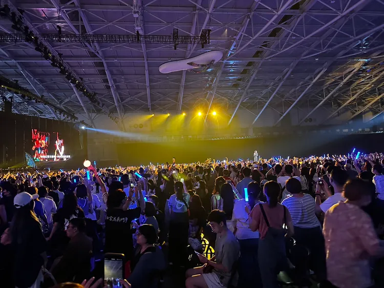 陳綺貞人氣依舊不受影響，在「超犀利趴12」開唱吸引大批粉絲。讀者提供