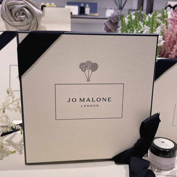 禮盒刻印服務。張家玲攝