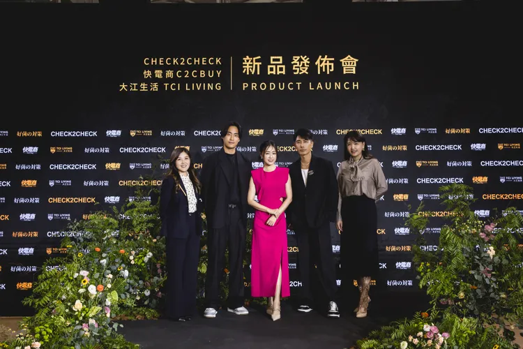 丫頭（中）和合作伙伴。快電商提供