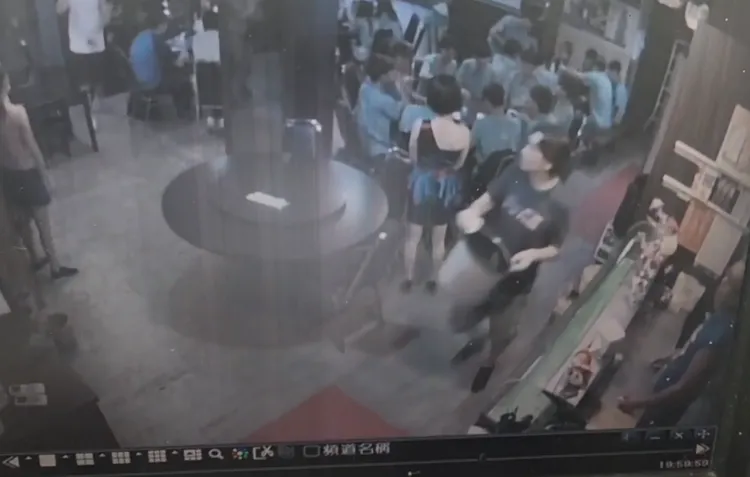 老闆承認「補飯」影片中的時間並未校正。翻攝自大道創意料理臉書