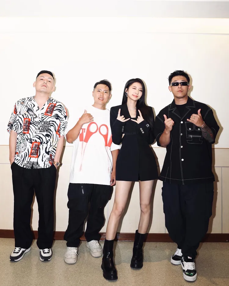 陳華與玖壹壹開心合照留念。鮪魚肚影音提供