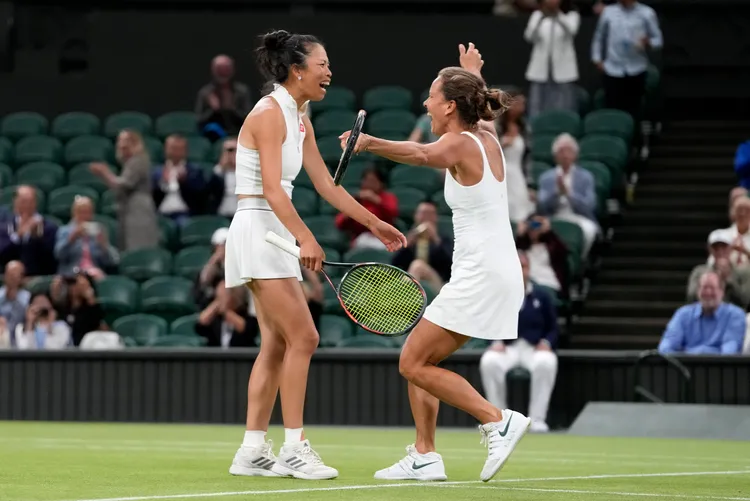 謝淑薇拿到生涯第6座大滿貫金盃。   美聯社