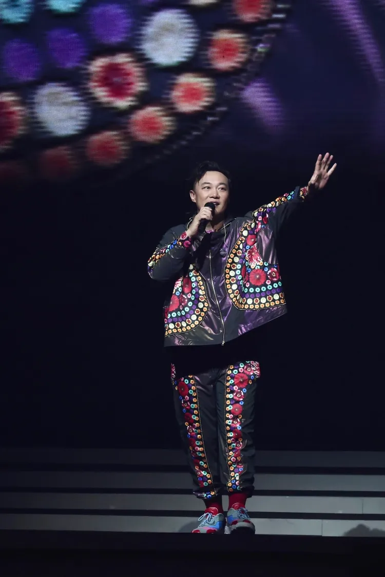 陳奕迅來台開唱吸引大批粉絲搶票。林林攝