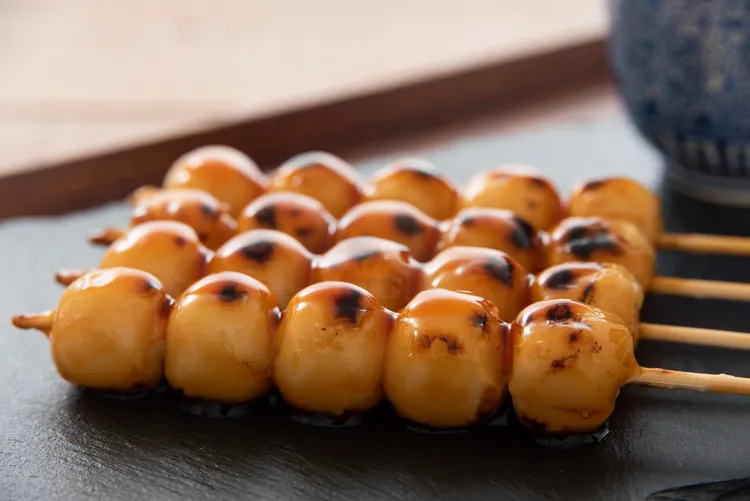 甜點區將供應甜鹹可口的烤糯米糰子。台北晶華酒店提供