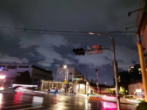 中颱杜蘇芮襲台!雙北「沒停班課」上千戶停電 台電搶修中