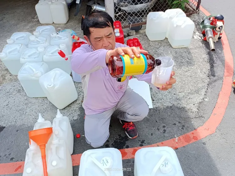 市府加強孳清、噴藥化學防治。市府提供