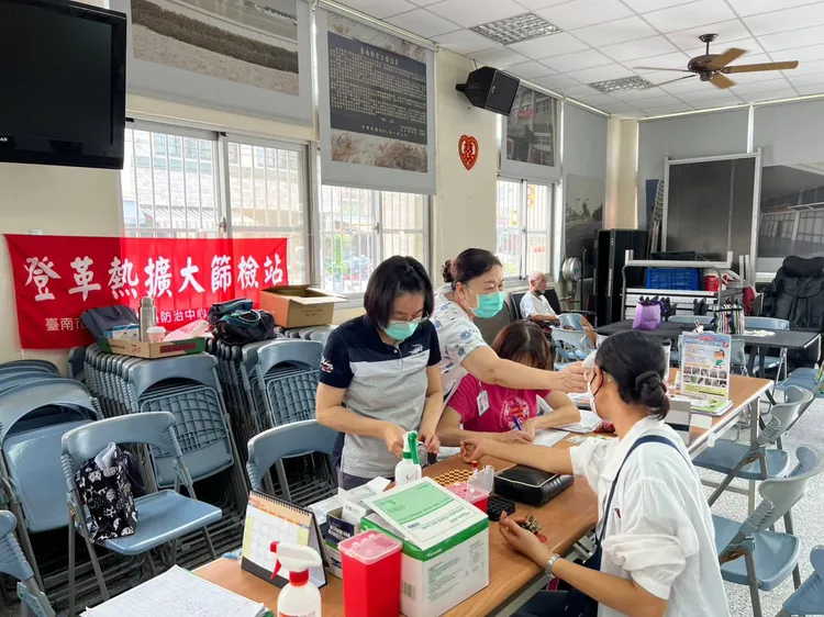 市府設置採檢站找出隱性病例。衛生局提供