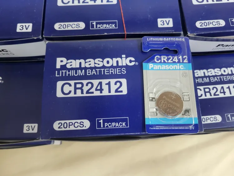 警方查扣盜版電池。翻攝畫面