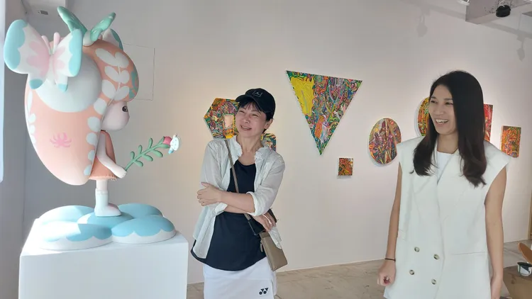 蔣涵玶說，收藏家可以跟藝術家們一起成長，這是未藝術的定位。凃建豐攝