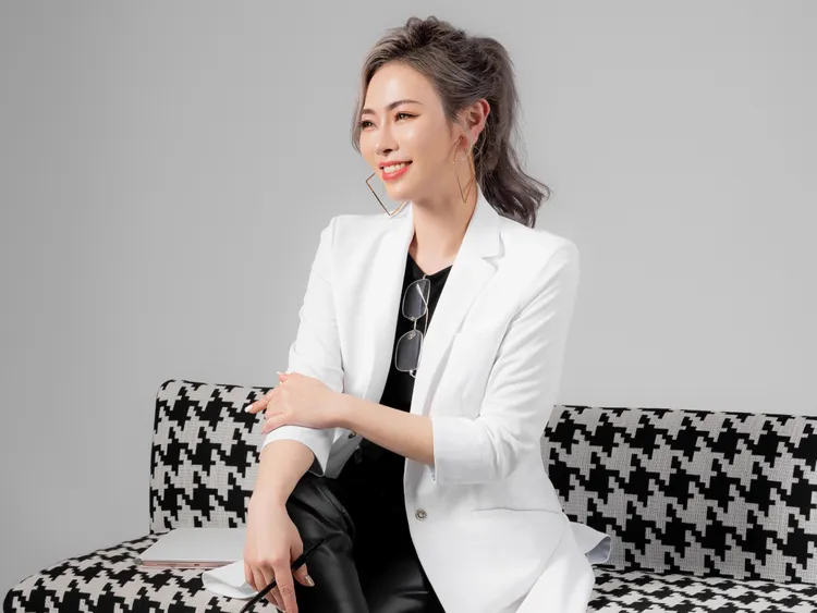 ▲ 秘境美學診所-沈怡岒醫師，擁有甜美臉孔姣好身材，加上打造美的專業技術，被稱為醫美界芭比製造師。