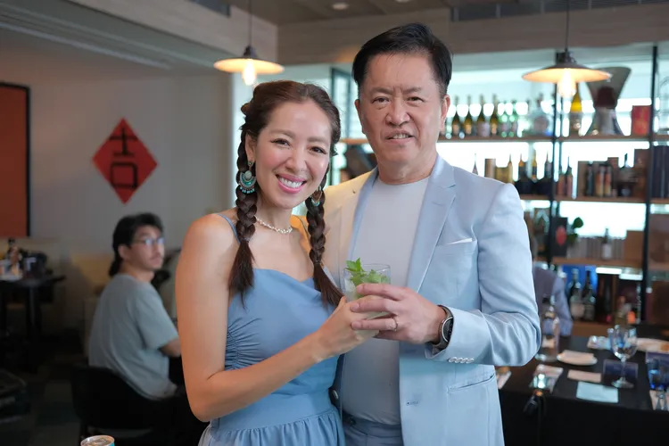 年過60的老虎牙子創辦人林志隆，老婆是小24歲的明星老婆劉伊心，還有一對寶貝兒女。老虎牙子提供