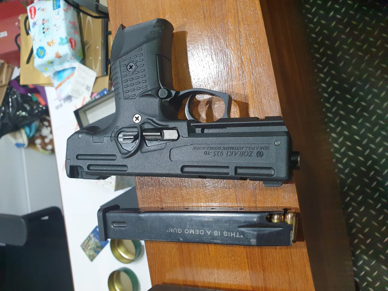 查扣相關證物。翻攝畫面