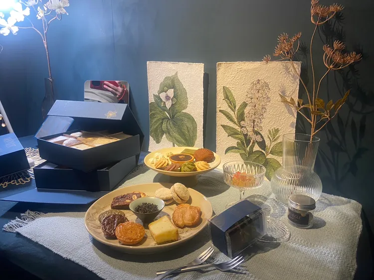 「深夜裡的法國手工甜點」的中秋禮盒19個品項誠意滿滿，任何人都可以選到自己喜歡吃的。陳揚盛攝