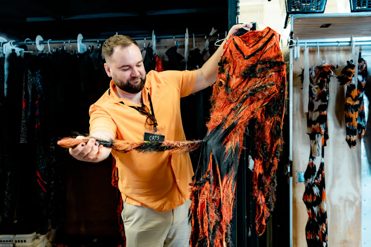 《猫》后台有上百套华丽戏服。宽宏艺术提供