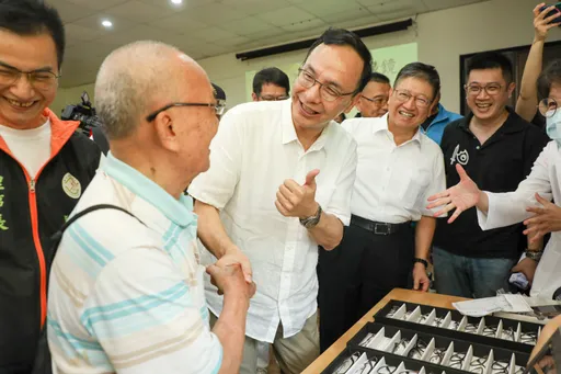 柯文哲爆料郭台銘以併購國民黨為優先　朱立倫聽了這麼說