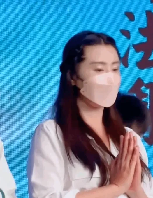 56歲王祖賢潛心修佛。翻攝多倫多美容化妝師Naomi的小紅書