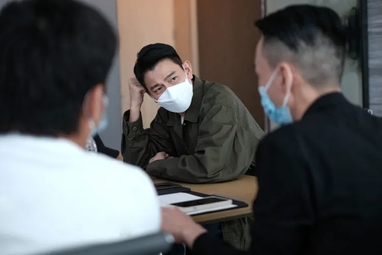 劉德華討論工作的神情。台灣映藝提供