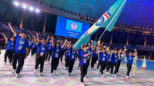 「最美掌旗官」領中華代表團進場!世大運開幕 楊勇緯明拚首金
