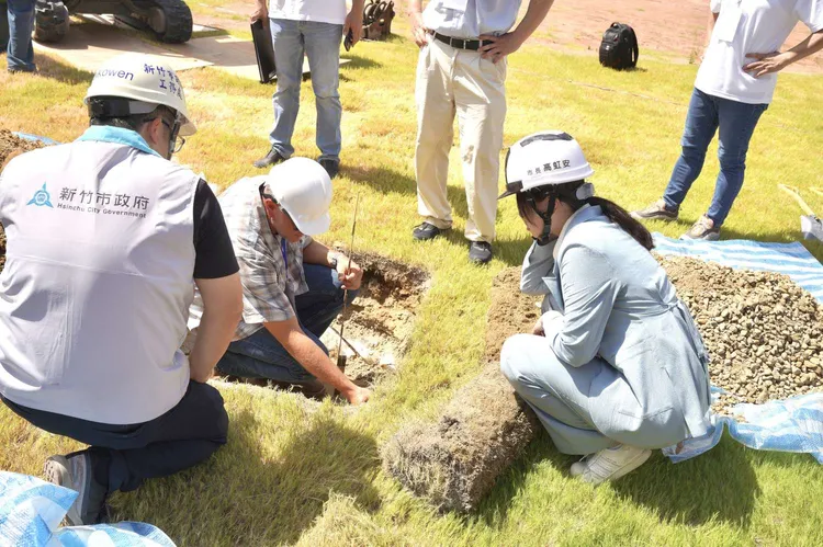 新竹棒球場上周由BV公司專家勘驗。新竹市府提供