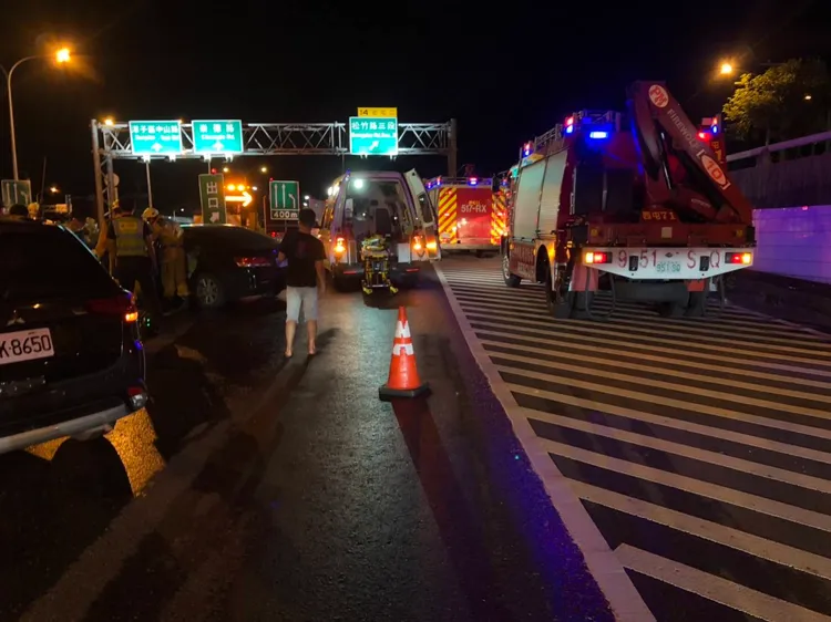 事故發生在台74北屯二匝道口。民眾提供