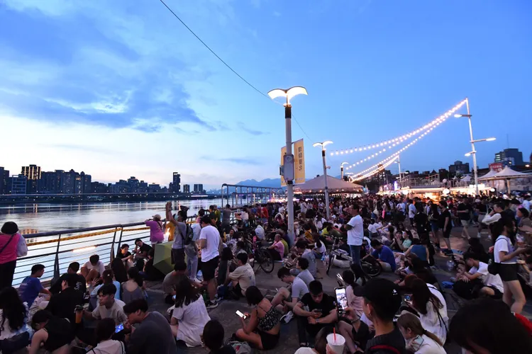 週三第四場煙火秀喊卡，到8/20閉幕前預估還有三場煙火秀。北市觀傳局提供