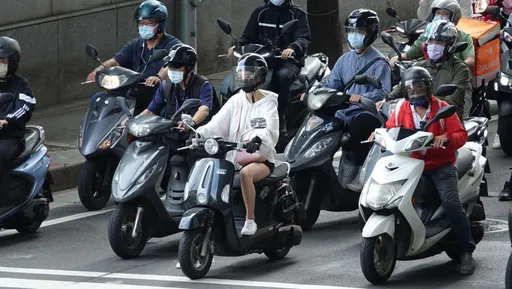 機車族別拿「反應不及」當藉口!技不如人慘自摔 公總:恐為機械操作不當