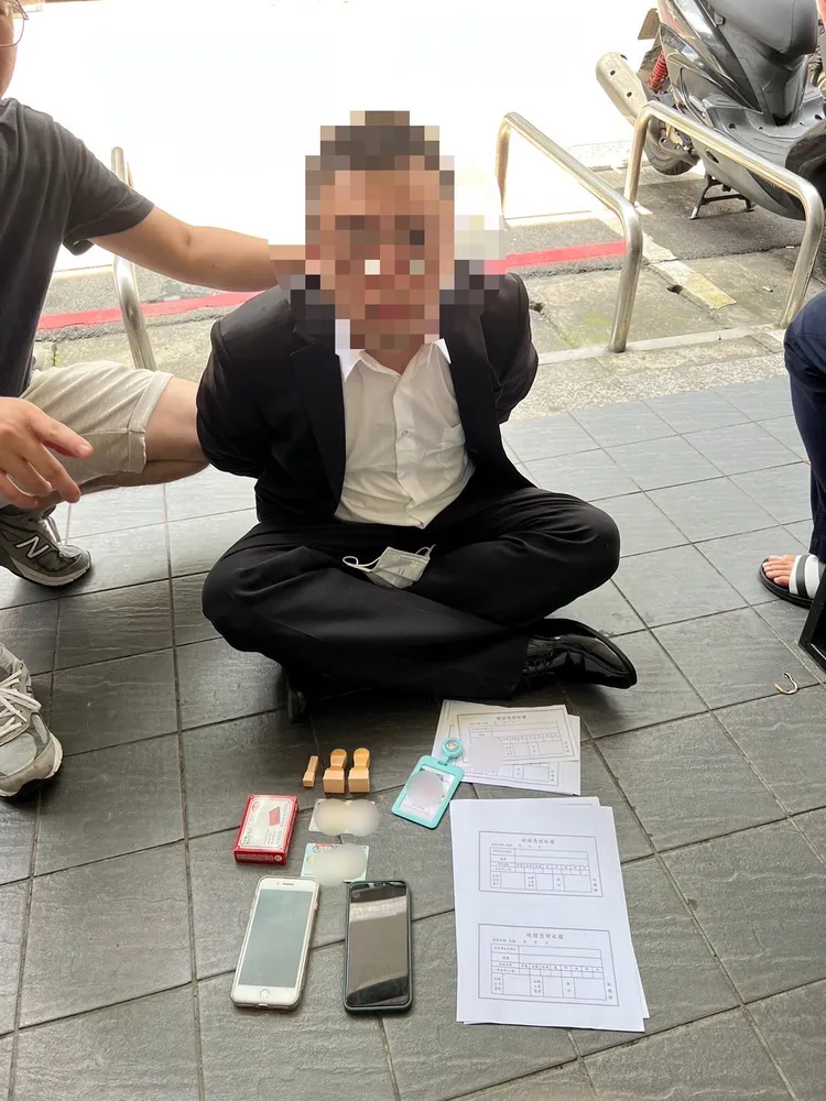 假冒理財專員的詐騙車手遭逮。翻攝畫面