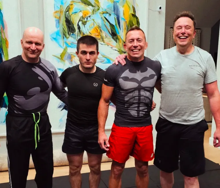 丹納賀(左起)、佛里德曼、聖皮耶和馬斯克合影。翻攝佛里德曼推特