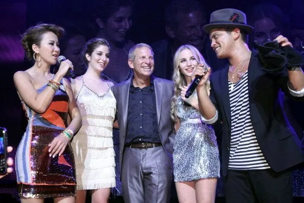 李玟婚禮還請來火星人Bruno Mars獻唱。