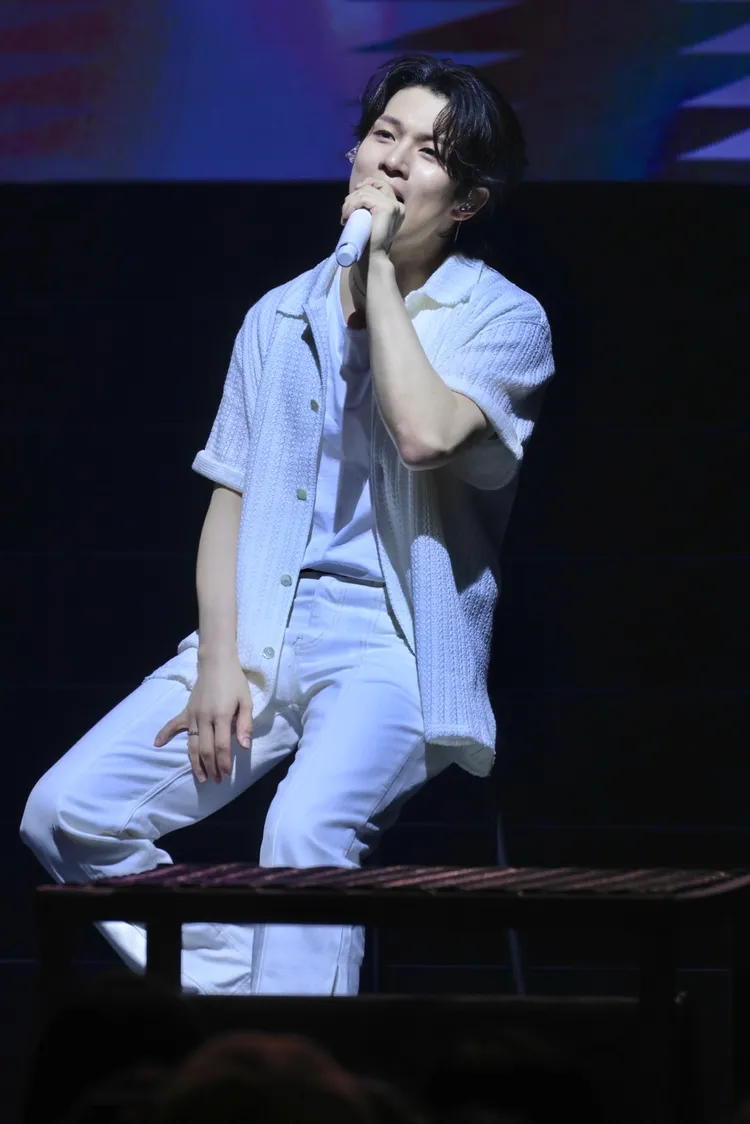 柳會勝想連唱24小時，但提到已經定機票了。林林攝