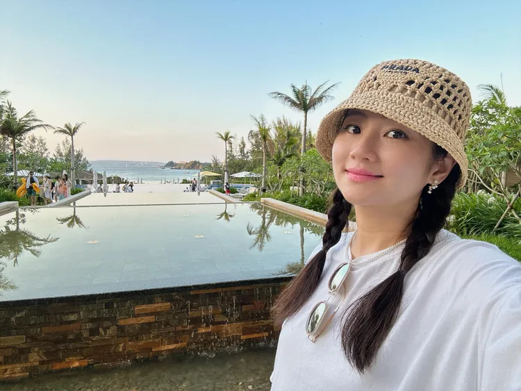 Selina分享在沖繩的度假美照，看上去氣色相當好。翻攝Selina臉書