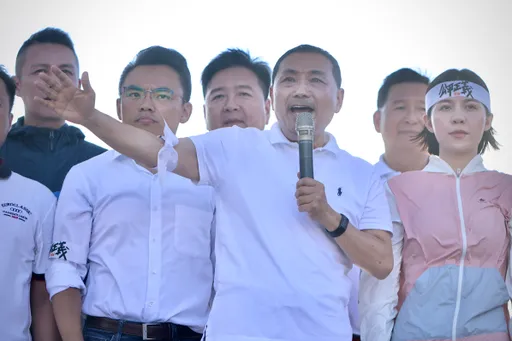 侯友宜拋「黑幫審議委員會」批綠「整組害了了」　 凱道台下反應有尷尬