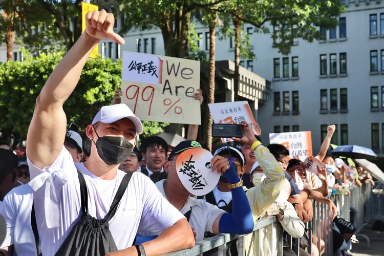 台下民眾比出倒讚。林林攝