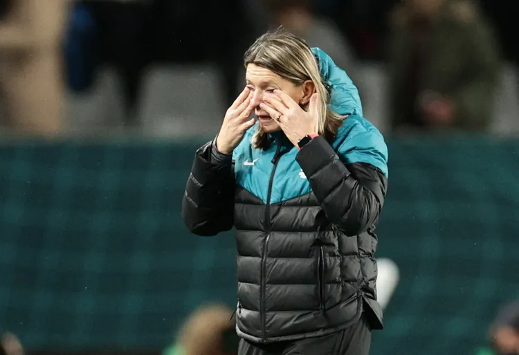 贏球後教練激動落淚。路透社