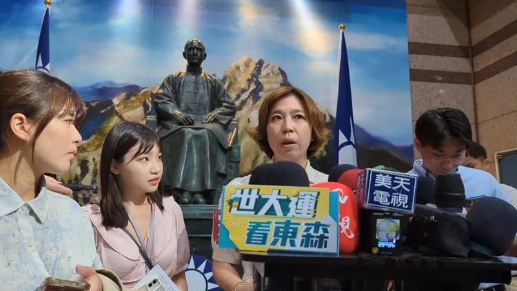 中常委周孟蓉表示，她沒有提案，是跟主席說「是黨工大還是常委大」。蘇柏銓攝