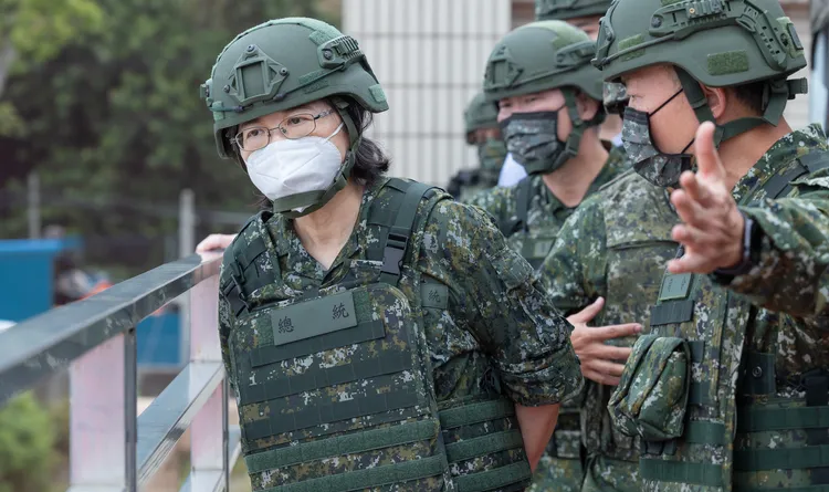 蔡英文視導演習，並請中油廠平日多加演練，降低網攻風險。總統府提供