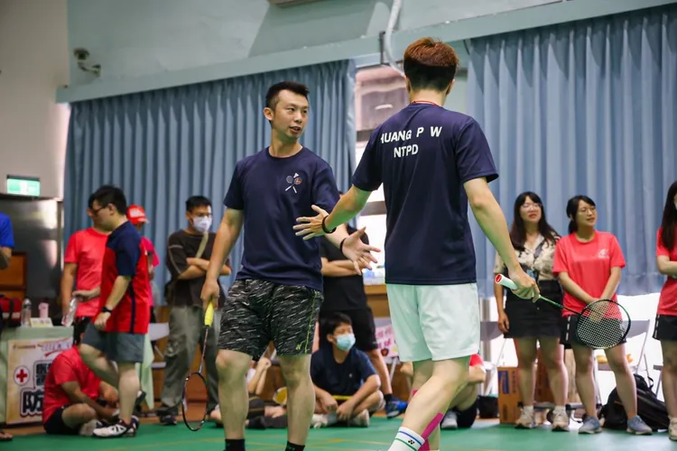 警察局男子羽球隊。翻攝畫面