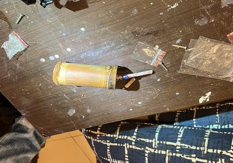 警方查扣疑以爆裂物。翻攝畫面