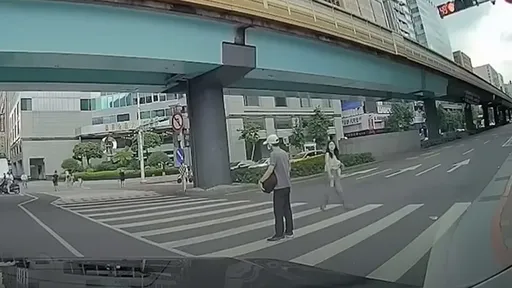 行人違規「比照駕駛」該重罰? 網紅Cheap:罰款金額不是蠢到不行二分法