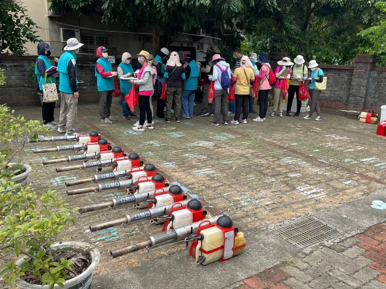 市府採聯合作戰，強化戶內外化學防治。市府提供